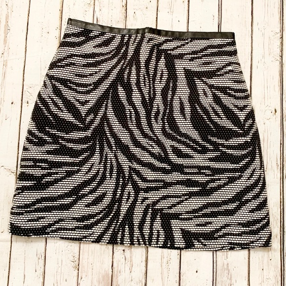 H&M Skirt - Picture 2 of 4